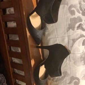 Black snake heel worn 1 time.  Nice heel